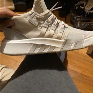 Men’s basketball shoes